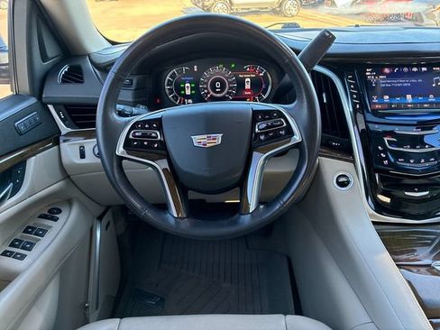 Used 2019 Cadillac Escalade Luxury RWD image 15