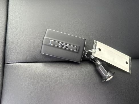 New 2025 Jeep Grand Cherokee Limited w/ Black Appearance Package image 30