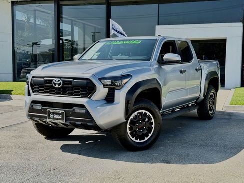 Used 2024 Toyota Tacoma TRD Off-Road w/ TRD Off Road Upgrade Package AWD/4WD image 2