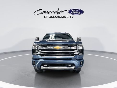 Used 2024 Chevrolet Silverado 2500 High Country w/ Technology Package AWD/4WD image 3