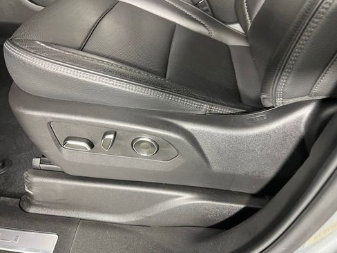 Used 2025 GMC Yukon XL Denali image 23