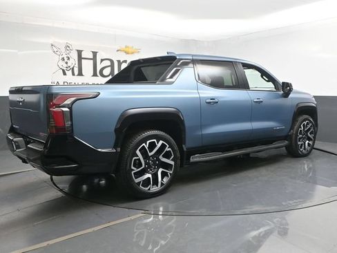 Used 2025 Chevrolet Silverado EV RST AWD/4WD image 44