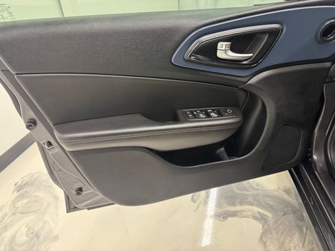 Used 2015 Chrysler 200 S FWD image 22