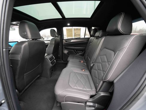 Used 2024 Volkswagen Atlas Cross Sport SE image 23
