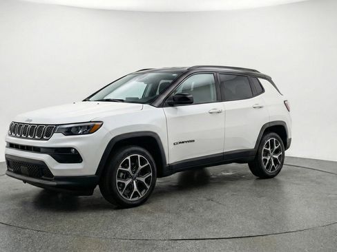 Used 2025 Jeep Compass Limited AWD/4WD image 3