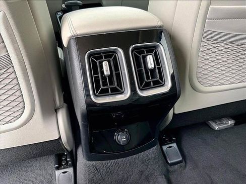 Used 2024 Kia Sorento SX FWD image 25