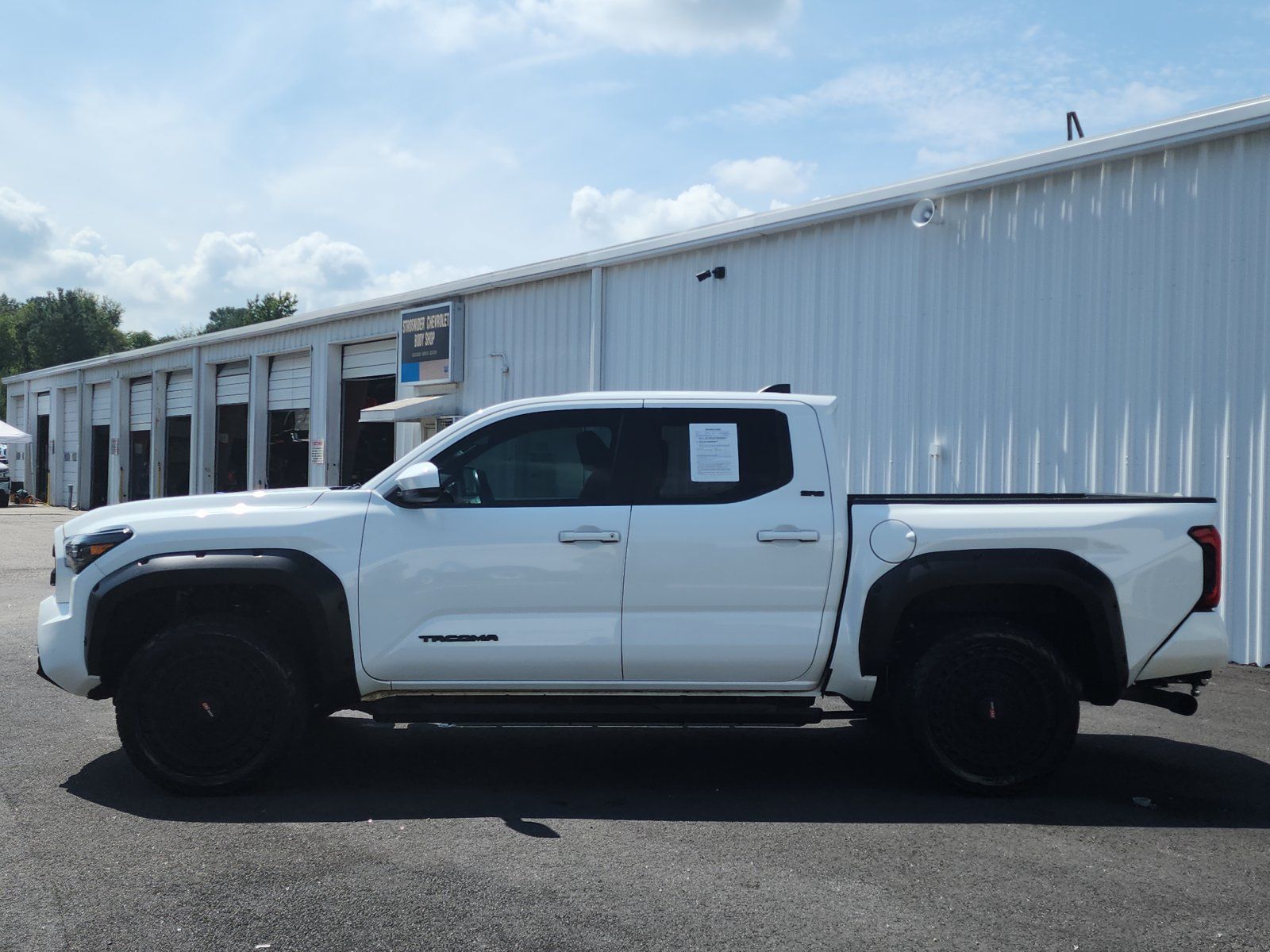 Used 2024 Toyota Tacoma SR5 AWD/4WD image 2