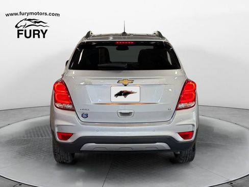 Used 2019 Chevrolet Trax LT w/ Driver Confidence Package FWD image 4
