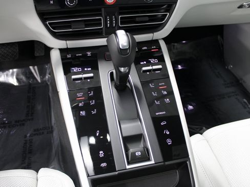 New 2026 Porsche Macan S image 33