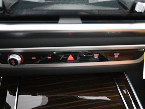 New 2026 BMW X5 xDrive50e w/ Climate Comfort Package image 3