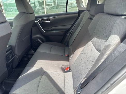 Used 2022 Toyota RAV4 XLE AWD/4WD image 6