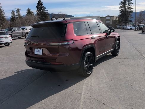 Used 2023 Jeep Grand Cherokee L Limited w/ Black Appearance Package AWD/4WD image 9