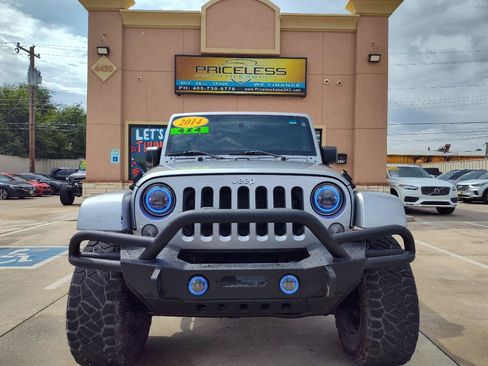 Used 2014 Jeep Wrangler Unlimited Sahara w/ Max Tow Package AWD/4WD image 8
