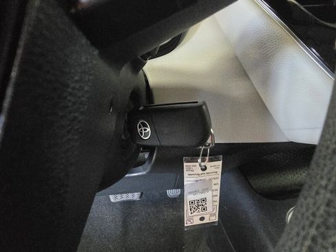 Used 2022 Toyota Corolla LE image 20