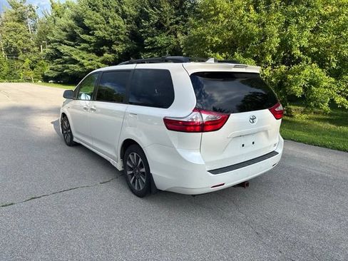Used 2018 Toyota Sienna XLE w/ XLE Navigation Package AWD/4WD image 5