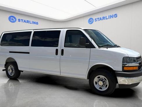Certified 2025 Chevrolet Express 3500 LT w/ LT Preferred Equipment Group RWD image 12