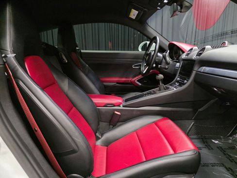 Used 2017 Porsche 718 Cayman RWD image 30