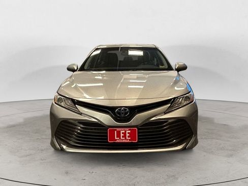 Used 2018 Toyota Camry XLE image 8