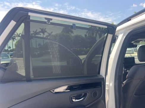 Used 2025 Honda Pilot TrailSport image 24