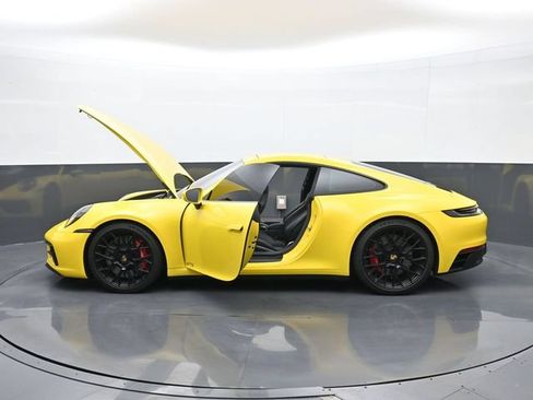 Certified 2024 Porsche 911 Carrera GTS RWD image 25