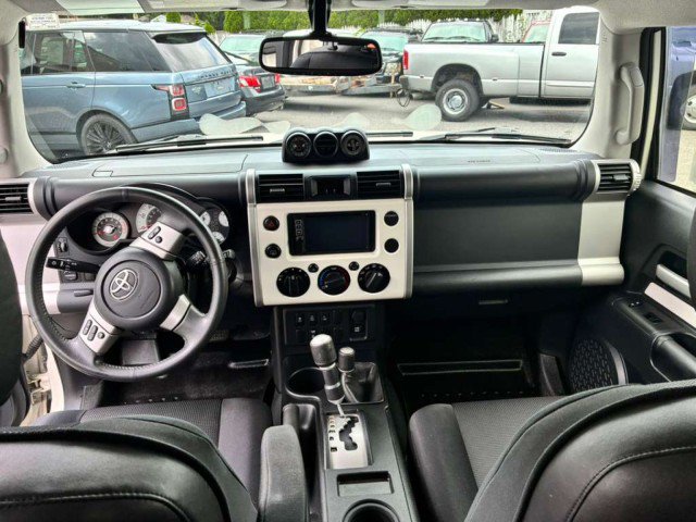Used 2013 Toyota FJ Cruiser 4WD w/ Upgrade Pkg image 23