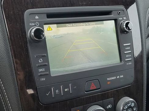 Used 2017 Chevrolet Traverse LT w/ Style and Technology Package FWD image 14