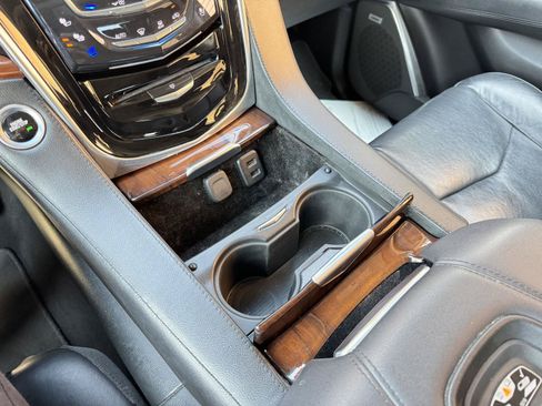Used 2018 Cadillac Escalade Premium Luxury AWD/4WD image 21