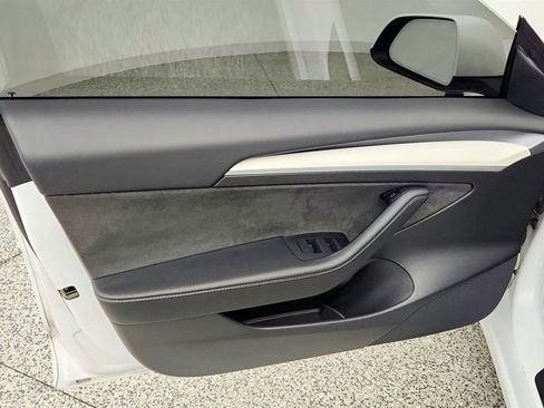 Used 2022 Tesla Model 3 Performance image 11