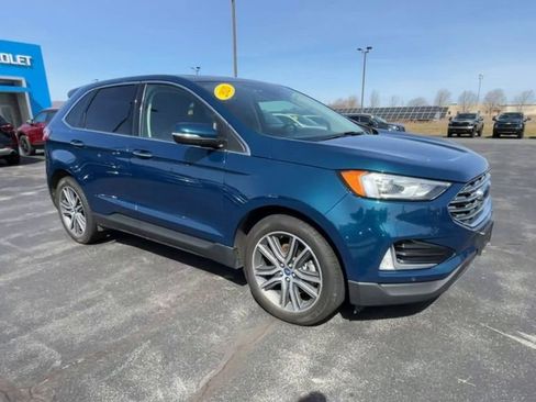 Used 2020 Ford Edge Titanium image 2