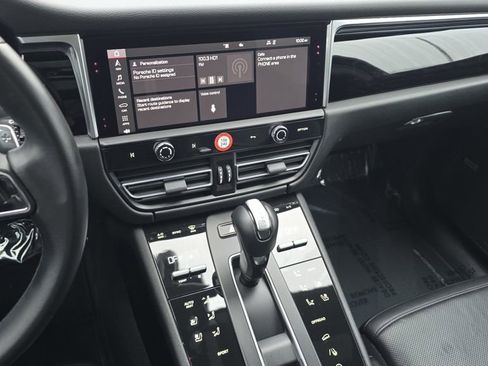Used 2022 Porsche Macan image 30