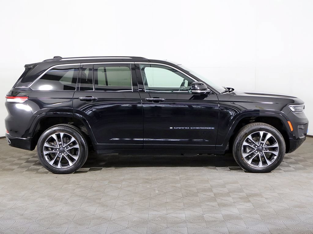 Used 2022 Jeep Grand Cherokee Overland w/ Luxury Tech Group IV AWD/4WD image 23