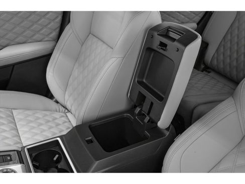 Used 2024 Mitsubishi Outlander 4WD Plug-In Hybrid image 9