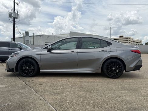 Used 2025 Toyota Camry SE FWD image 6
