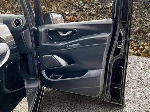 Used 2018 Mercedes-Benz Metris Passenger image 22