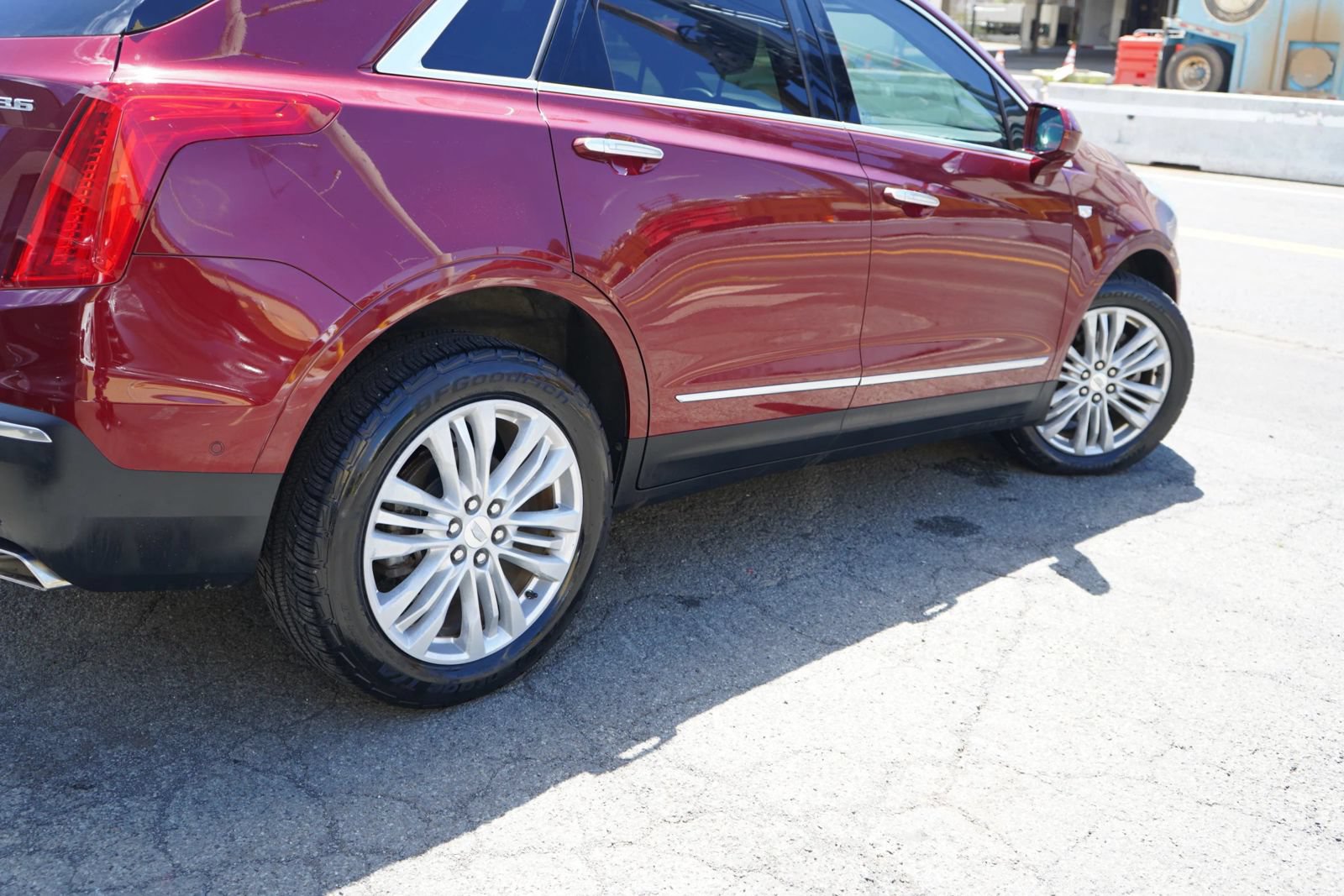 Used 2017 Cadillac XT5 Premium Luxury w/ Driver Assist Package FWD image 8