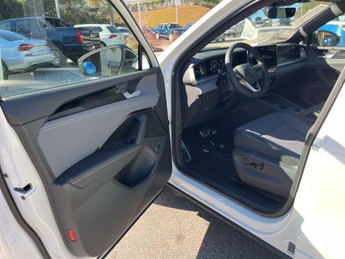 New 2026 Volkswagen Tiguan SE R-Line image 4