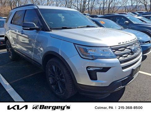 Used 2018 Ford Explorer XLT w/ Equipment Group 202A image 3