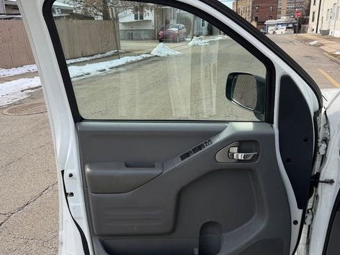 Used 2018 Nissan Frontier SV image 16