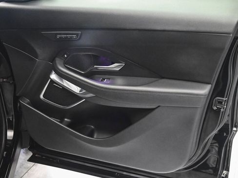 Used 2020 Jaguar E-PACE SE image 11