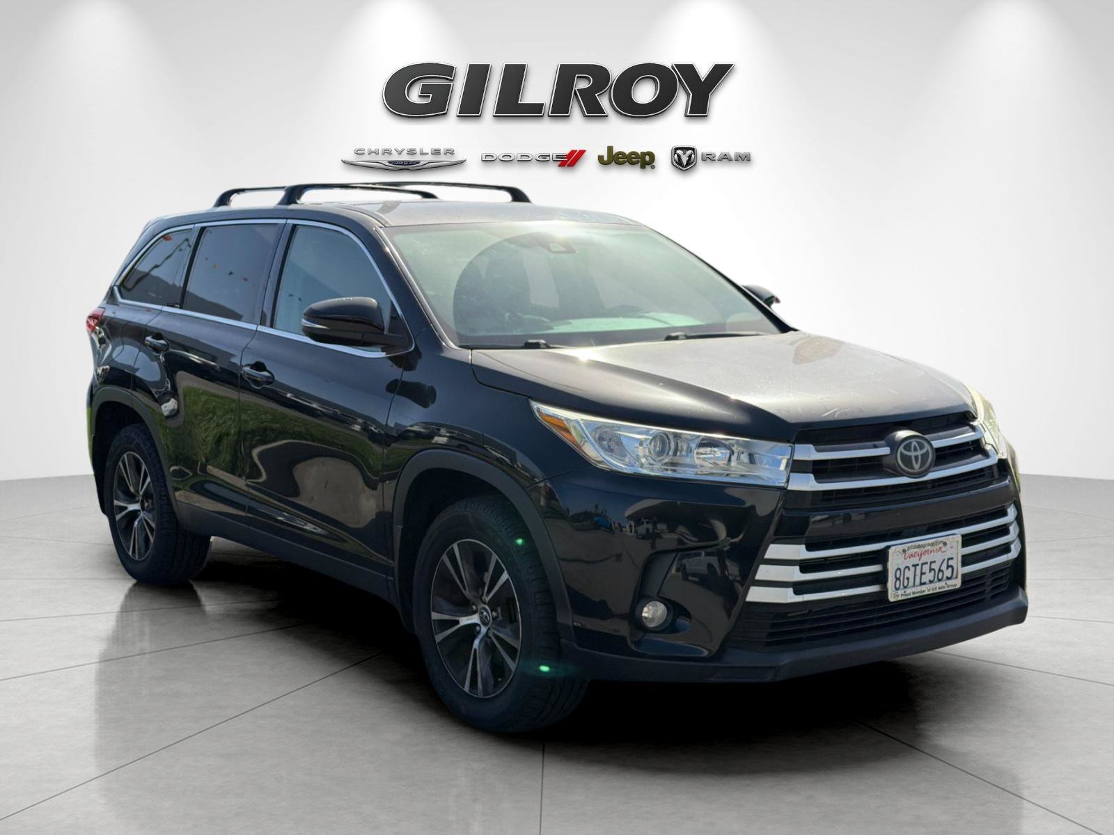 Used 2019 Toyota Highlander Plus FWD image 2