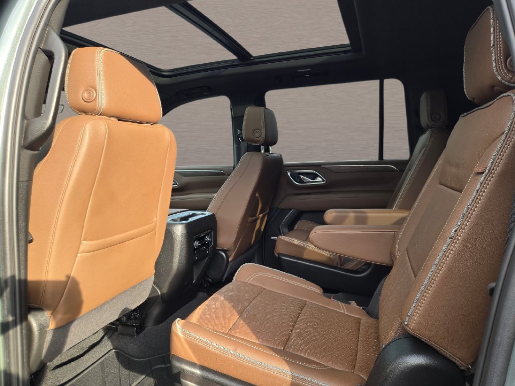 Used 2024 Chevrolet Suburban High Country w/ LPO, Illumination Package AWD/4WD image 24