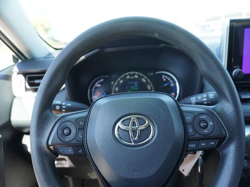 Used 2024 Toyota RAV4 LE AWD/4WD image 22