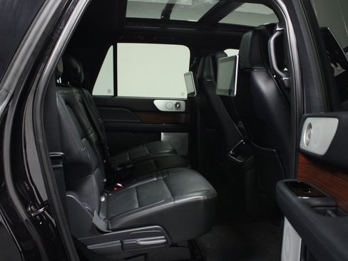 Used 2024 Lincoln Navigator L Reserve AWD/4WD image 17