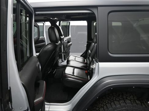 Used 2022 Jeep Wrangler Unlimited Rubicon w/ LED Lighting Group AWD/4WD image 29