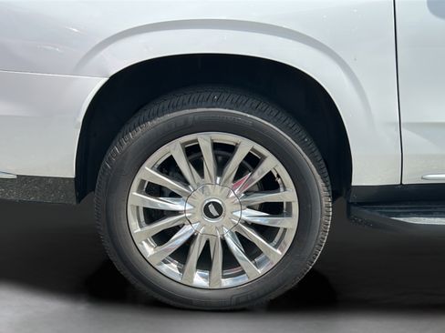 Used 2022 Cadillac Escalade ESV Premium Luxury RWD image 30