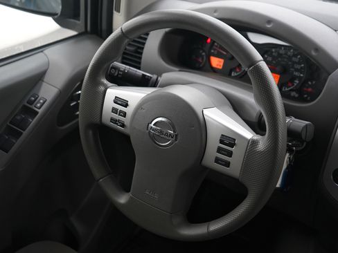 Used 2017 Nissan Frontier SV image 14