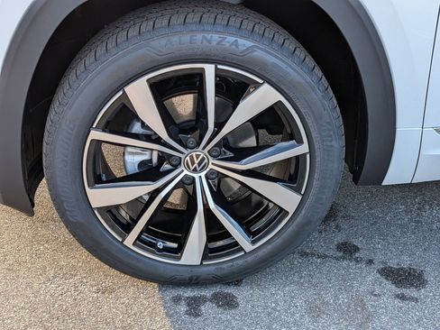 New 2026 Volkswagen Atlas SEL Premium R-Line image 10