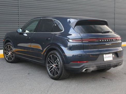 Certified 2025 Porsche Cayenne image 3