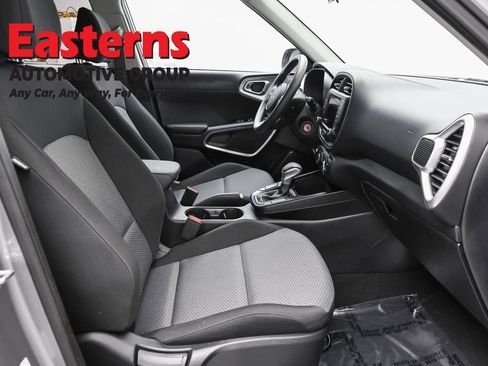 Used 2025 Kia Soul LX w/ LX Technology Package FWD image 23