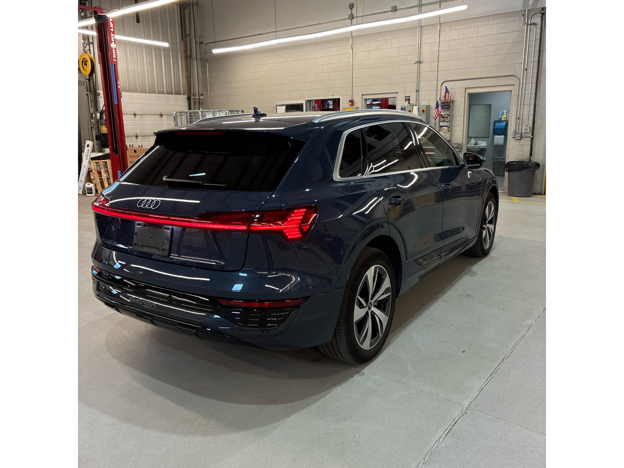 Used 2024 Audi Q8 e-tron Premium Plus AWD/4WD image 3